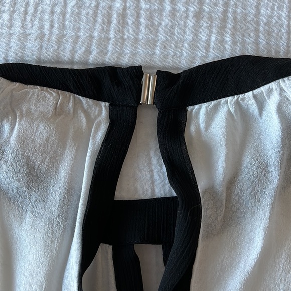 White and Black H&M Sleeveless Shirt - Picture 3 of 4